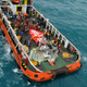 Imagen para el artículo titulado Recuperan del fondo del mar la cola del avión siniestrado de AirAsia